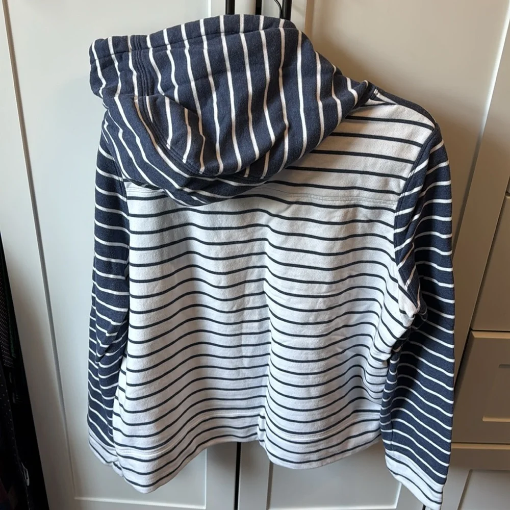Vineyard Vines Navy and Cream Striped Hoodie. - Picture 3 of 8